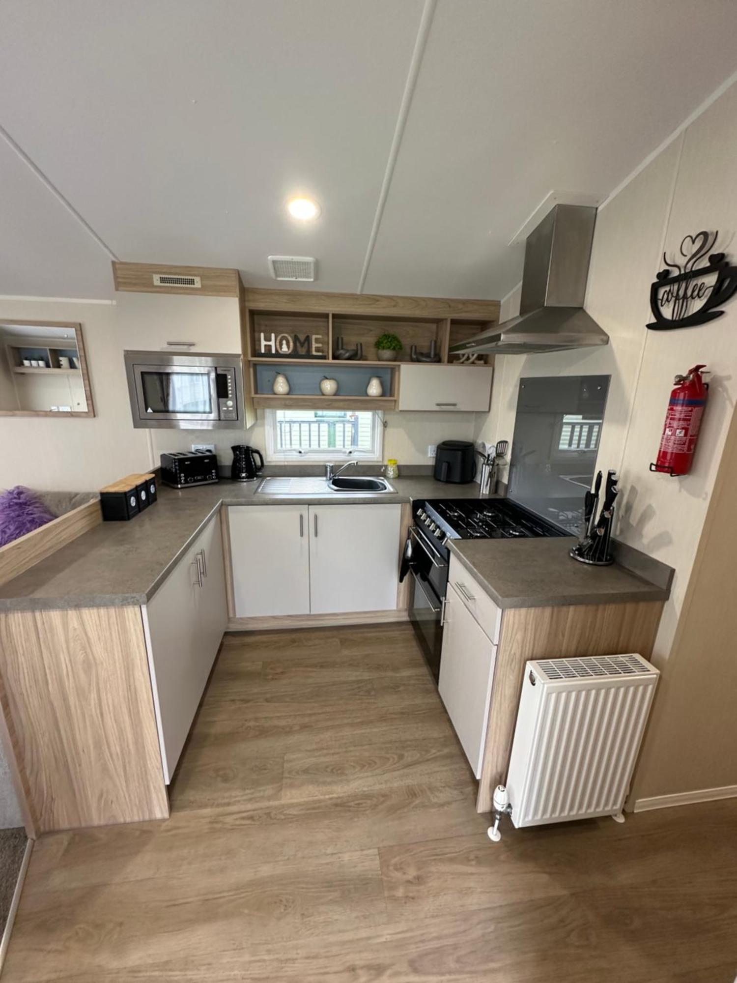 6 Berth Waterside R10 Santanavan 7 *
