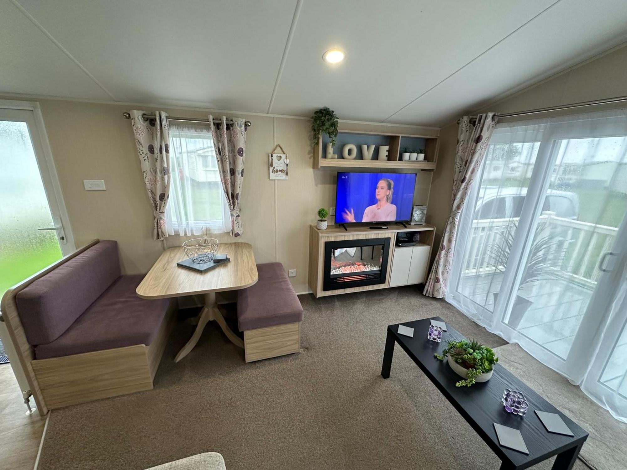 6 Berth Waterside R10 Santanavan 7 Campsite *