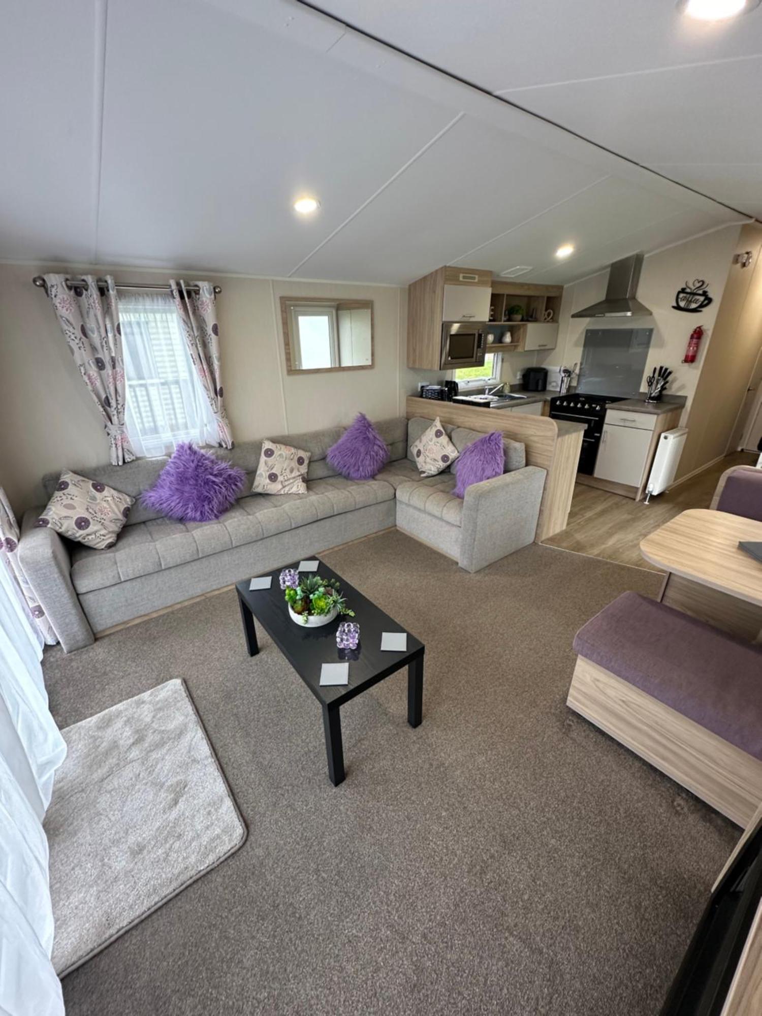 6 Berth Waterside R10 Santanavan 7 *